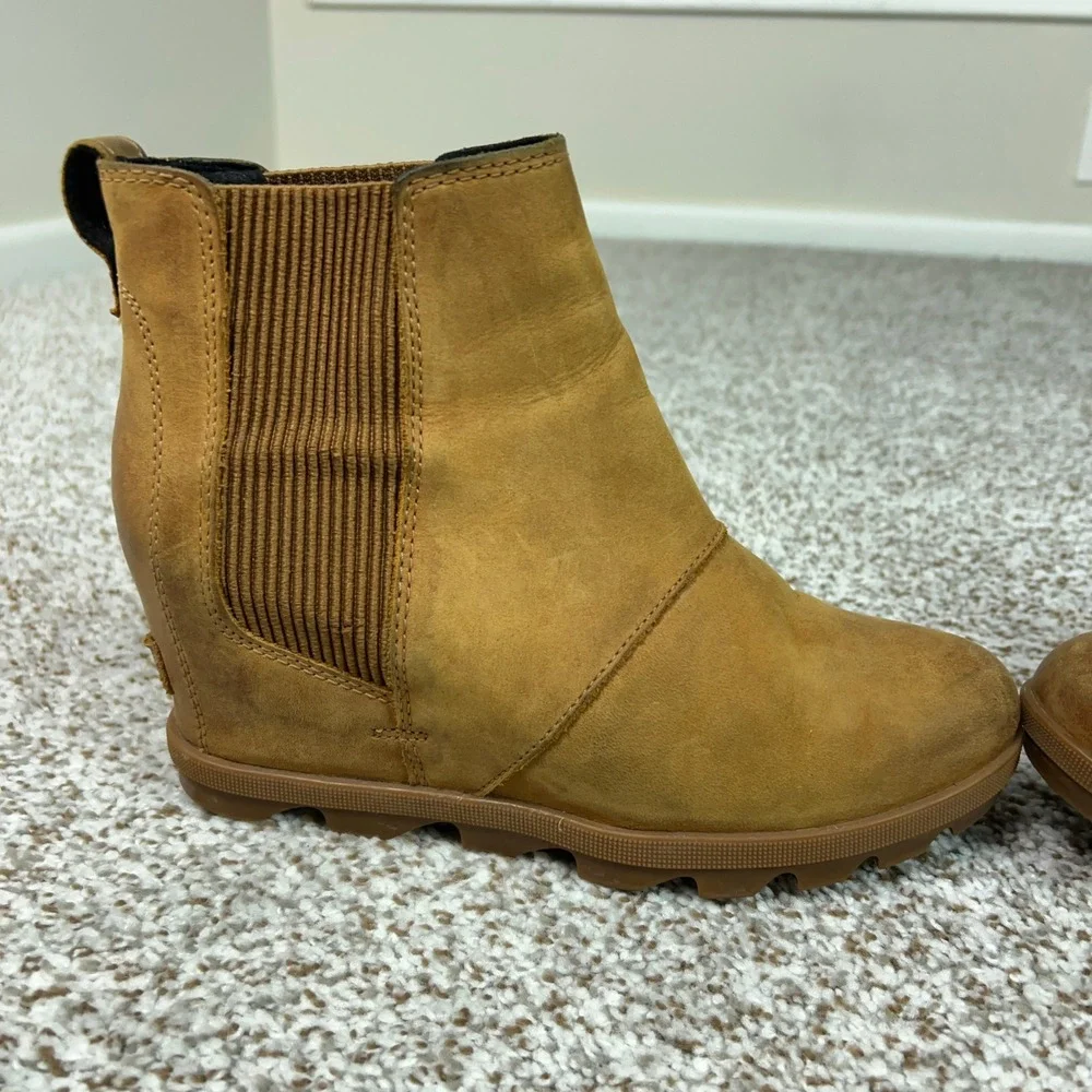 Sorel Boots Womens Size 8.5 Tan Casual Joan of Arctic Wedge II Chelsea Leather